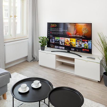 Prague Days - Minimalist Apartment - Easy City Access エクステリア 写真