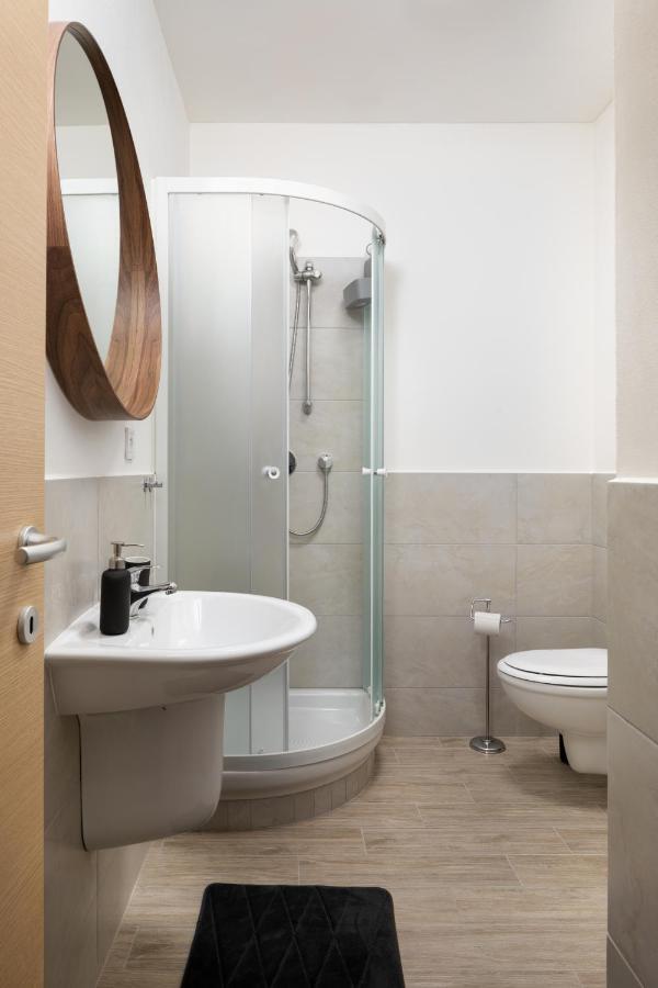 Prague Days - Minimalist Apartment - Easy City Access エクステリア 写真
